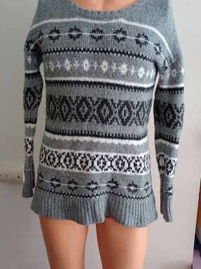 American Eagle Outfitters Grey Patterned Crewneck Sweater